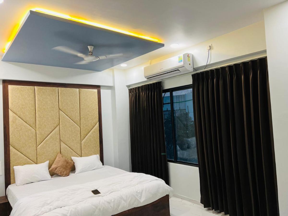 Hotel New City Light Σουράτ Εξωτερικό φωτογραφία